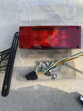 20072-dc12v Blazer Submersible Red Led Trailer /boat Light Left 12v Qty 1 Drivers Side