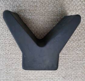 T11200-1 Branded 313034757773 Attwood Boat Trailer Rubber Bow Stop Y-block Black 2 X Y-stop New