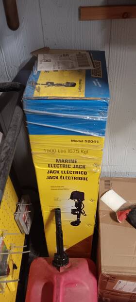 52041 Seachoice 1 500 Lbs Lift Capacity Deluxe Electric Marine Jack With Touch Panel
