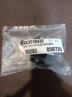 Sk3510432 Shorelandr 7 Prong Plug Retainer Cap For Lund / Shorelandftr Trailer 050725