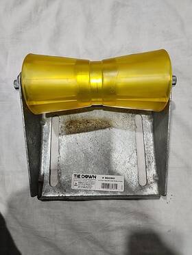 86280 Tie Down Engineering Galvanized Bracket With 8 Inch Amber Keel Roller