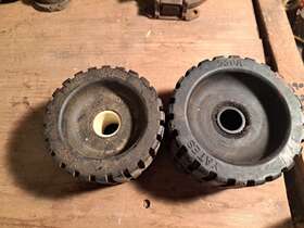 530r-6p Yates Rubber Lot Of 2 530r 343r Black Ribbed Rollers